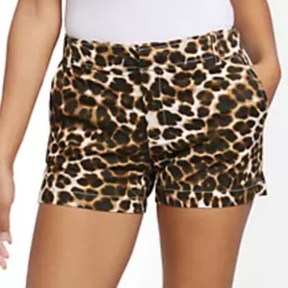 NY & Co 4in Twill leopard print shorts